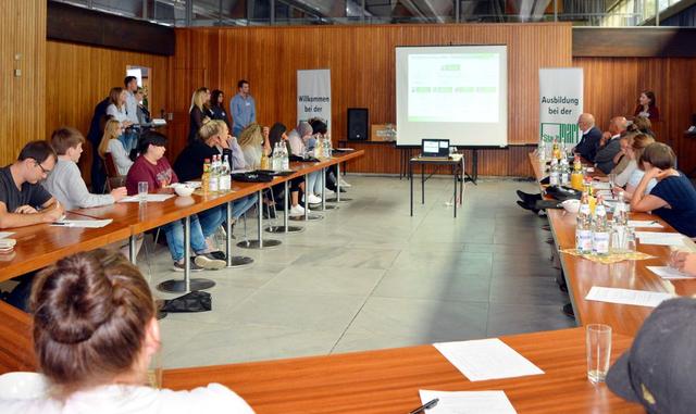 Zahlreiche Schülerinnen und Schüler informierten sich über die vielfältigen Ausbildungsmöglichkeiten bei der Stadtverwaltung Marl. Fotos: Stadt Marl / Pressestelle