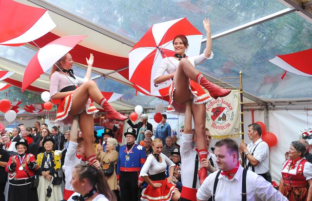 Krachen ließen es die Kirmesjonge Berghausen auch beim offiziellen Festakt zum 90-jährigen Jubiläum.