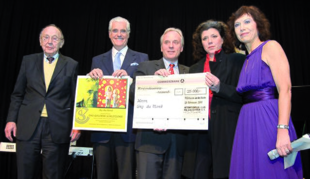 Hans-Dietrich Genscher und Sky Du Mont wurden beide mit dem goldenen Schlitzohr ausgezeichnet.