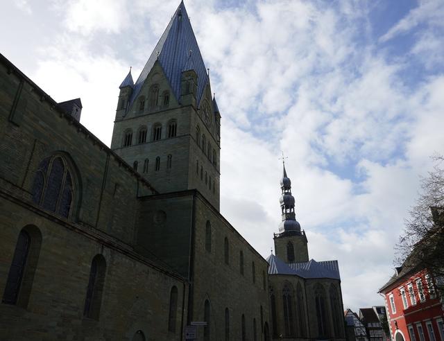 Der St.-Patrokli-Dom in Soest ist eine katholische Kirche von großer architekturgeschichtlicher Bedeutung. Er gilt als Inbegriff der Romanik in Westfalen. Foto: Thomas Ruszkowski