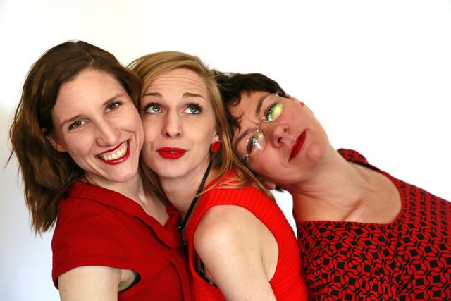Unterhaltsam begleitet wird die Vernissage am 20.09. von einer Performance des bekannten Impro-Theaters "Emscherblut".