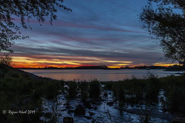 Aufnahmedaten: 20:21 Uhr, f 20, 8,0 Sek., ISO 100, 28 mm, Stativ