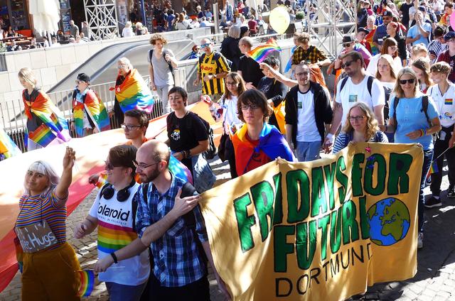 Fridays for future beteiligte sich auch beim CSD, um ein Zeichen für Vielfalt zu setzen.
