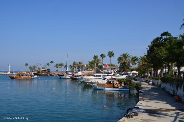 Urlaub in der Türkei: Ausflug in die Stadt Side (Altstadt) mit dem Dolmus im September 2019 ...