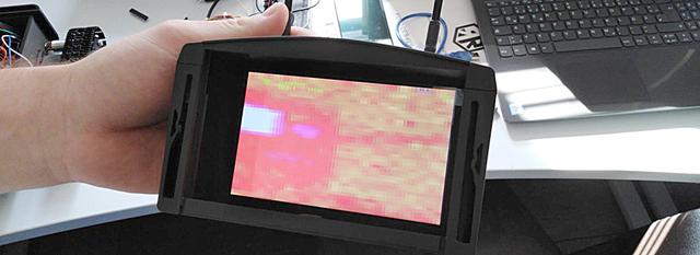 Der Blick in die VR Brille mit Darstellung der Wärmebildkameradaten, die "RescueRudi" aus der Gefahrenzone liefern kann.