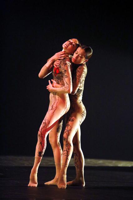Dance Company L-E-V in "LOVE - Chapter 3" von Sharon Eyal und Gai Behar. Pressefoto: Ruhrtriennale 2019 / Ursula Kaufmann