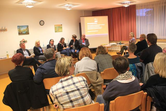 Viele Fachleute aus dem OGS-Bereich folgten der Einladung zur Podiumsdiskussion. | Foto: Foto: Martin Schmitz
