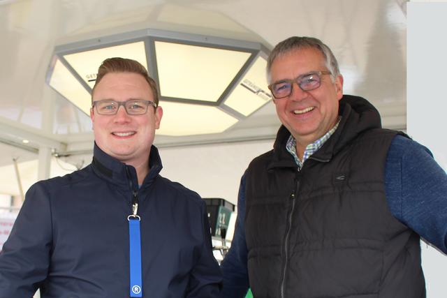 Foto © Jürgen Thoms -  Bunt gemixt aus der Serie: Kindertag in Unna-Massen 2019 - Sie freuen sich über einen gelungenen Tag:   Christopher Klein und Wilhelm Jonas vom Gewerbeverein 