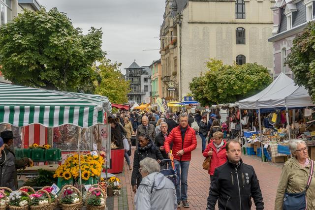 Durch die Hildener Innenstadt kann man am Wochenende flanieren und sich herbstlich inspirieren lassen.