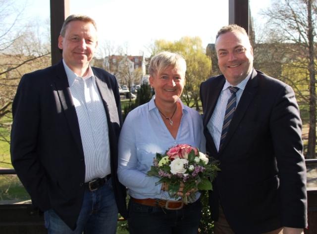 Im April haben Bodo Klimpel (re.) und Dirk Meussen die neue Baudezernentin Dr. Andrea Rüdiger begrüßt, nun wechselt sie wieder zur Uni Dortmund. Foto: Stadt