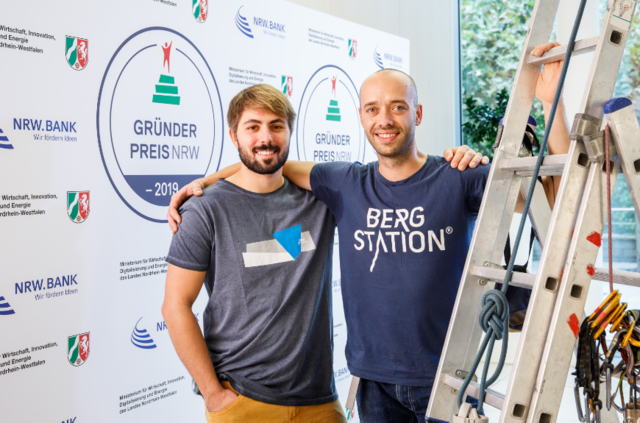 v.l.: Marcel Buchmann und Justin Bohn (Geschäftsführer der "Bergstation in Hilden")
