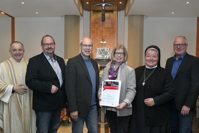 v. l.: Dechant Ulrich Franke, Geschäftsführer der KKRN GmbH Andreas Hauke, Martin Merkens vom Bistum Münster, Barbara Dreckmann, Krankenhausseelsorgerin Schwester Bernadette Maria und Betriebsleiter des Dorstener Krankenhauses Guido Bunten