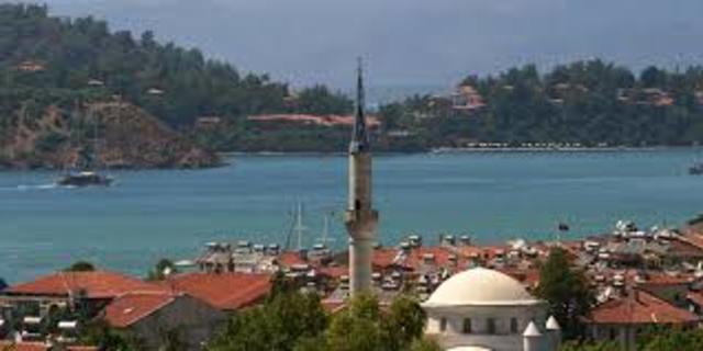 Trotz der landschaftlichen Schönheit - wie hier der Ort Fethiye - ist die Türkei kein Urlaubsland!