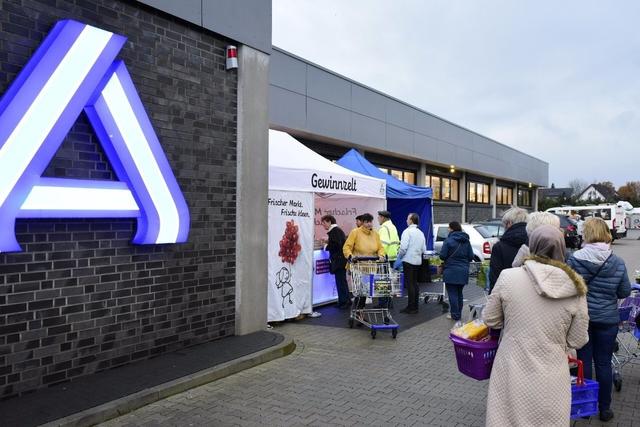 Der Aldi-Markt in Bergkamen an der Geschwister-Scholl-Straße ist im letzten Jahr modernisiert worden. Zur Eröffnung gab es jede Menge Aktionen. Archiv-Foto: Kamm