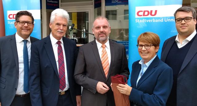Von links: Marco Morten Pufke (Vorsitzender CDU Kreis Unna), Gerd Meyer (Vorsitzender CDU Stadtverband Unna), Dirk Wigant (Beigeordneter Stadt Unna), Elke Middendorf (stellv. Landrätin) und Stephan Wehmeier (Vorsitzender OMV Kreis Unna)
