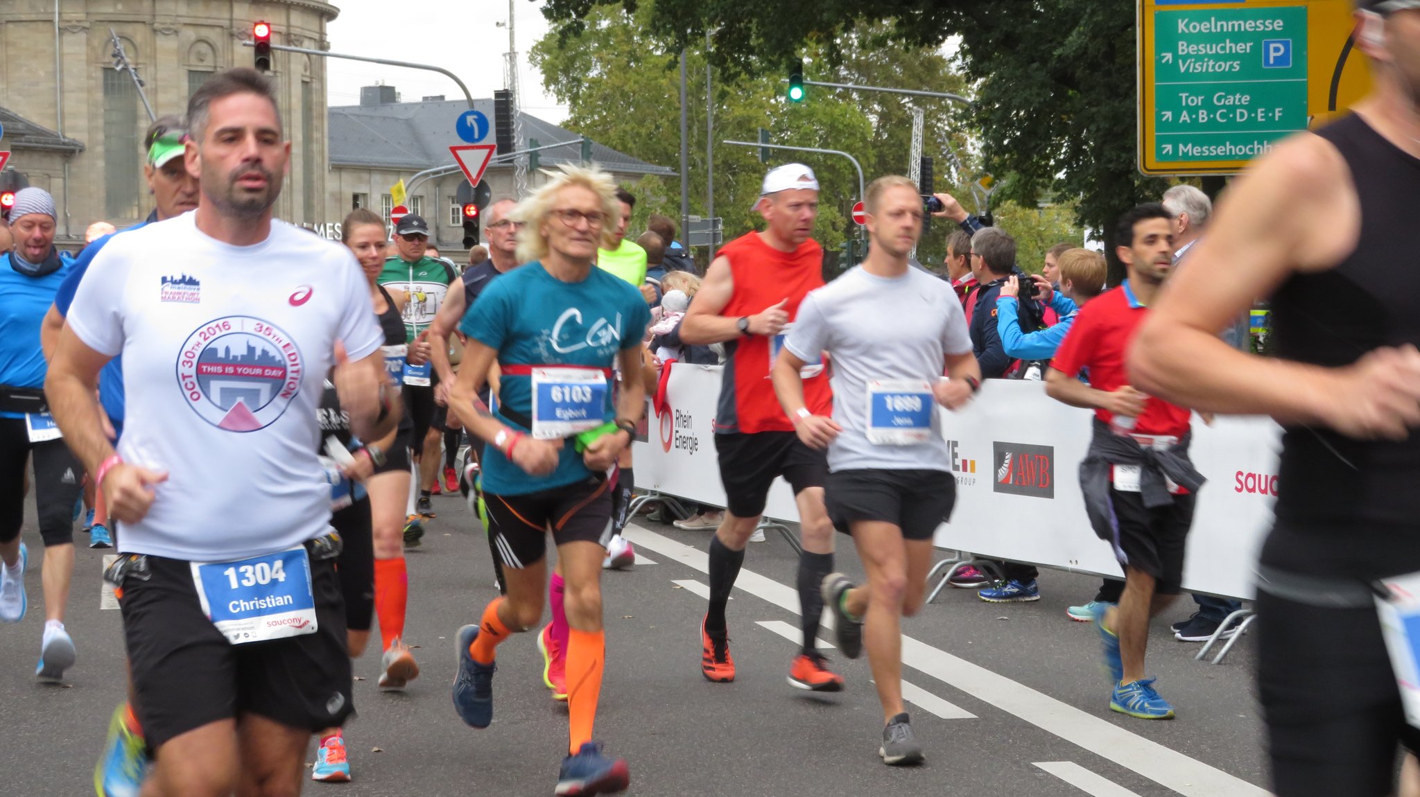 Jetzt Gehort Auch Der 23 Koln Marathon Der Vergangenheit An Aber Die Erinnerung Bleibt 24 000 Teilnehmer Waren Am Start Die Meisten Von Ihnen Liefen Bei Herrlichem Wetter Uber Die Zielgerade Xanten