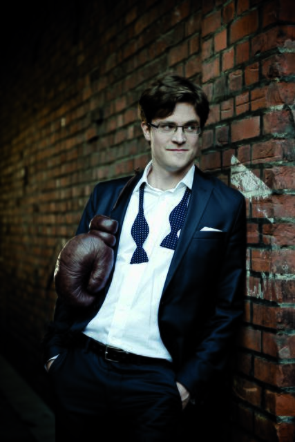 Ist Sprachjongleur am Klavier: Bodo Wartke.