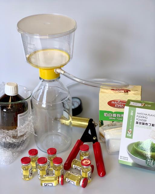Bei den Durchsuchungen wurde bei dem Verdächtigen in Marl ein komplettes Untergrundlabor zur Herstellung von Dopingmitteln, Equipment zur Abfüllung und Verpackung, sichergestellt.