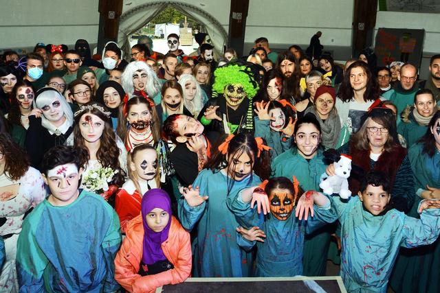 Wie im Vorjahr (siehe Bild) lädt die Erlebniswelt Fredenbaum pünktlich zu Halloween für Donnerstag, 31. Oktober von 15 bis 20 Uhr zur großen Halloween-Party "Schauder doch mal rein!" ins Big Tipi nach Lindenhorst ein.