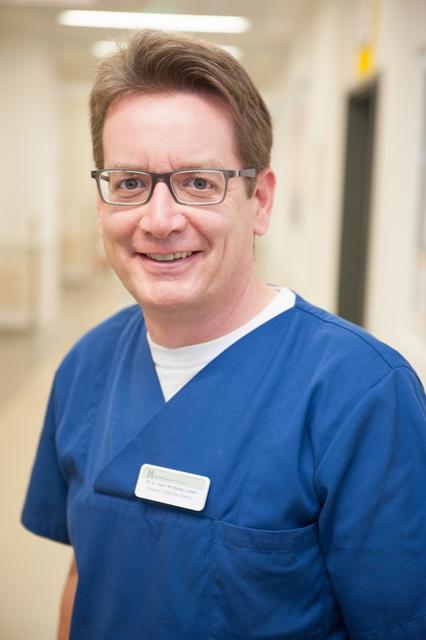 Privatdozent Dr. med. Wolfgang Lepper, Chefarzt der Klinik für Kardiologie und Intensivmedizin, erläutert in einem Vortrag, wie es zum plötzlichen Herztod kommt
Foto: Helios