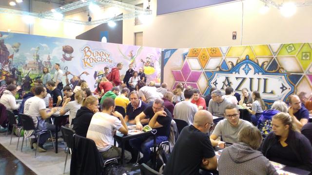 Nicht nur geguckt und gekauft werden konnte auf der Messe SPIEL '19. Auch das eine oder andere Spiel konnte direkt vor Ort ausprobiert werden.
