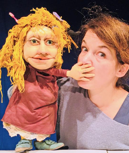 „Bei Vollmond spricht man nicht“ heißt das Figurentheater des Theater Anna Rampe.
