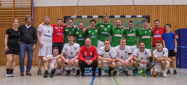 Zum Abschluss des Tages des Handballs spielten zwei grün-weiße Mannschaften gegeneinander.
Foto: Gohl