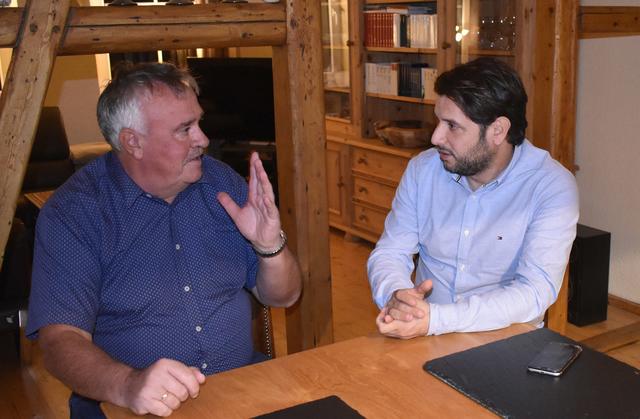 Farat Toku gab im Gespräch mit Peter Mohr Auskunft. Foto: Susanne Mohr