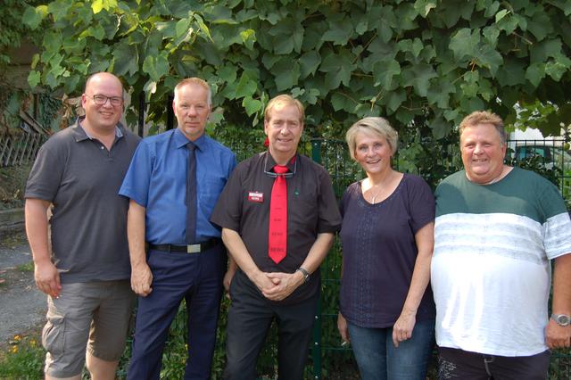 Der ISG-Vorstand sucht Mitstreiter in der Styrumer Werbegemeinschaft: (v.l.) Peter Lamberti (Phoenix-Apotheke), Frank Langen (Sparkasse Styrum), Klaus-Dieter John (REWE John), Ute Fritscher (Vereinigte Lohnsteuerhilfe e.V.) und Gerd Siemroth (Gebäudereinigung)
