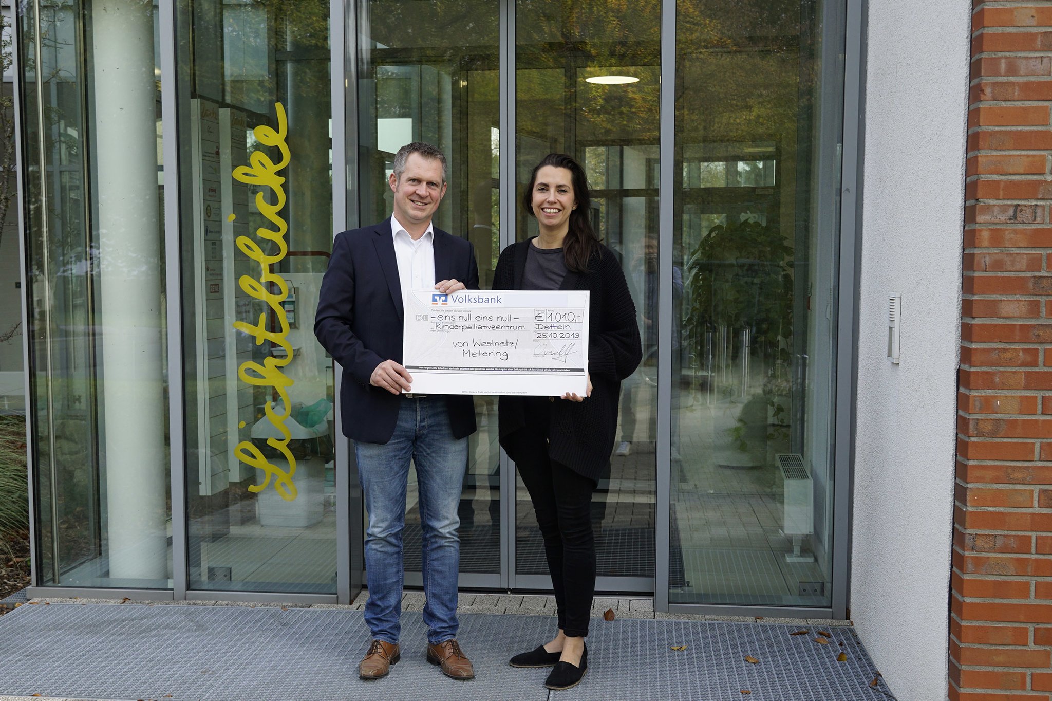 Westnetz-Mitarbeiter spenden an Kinderpalliativzentrum in Datteln: Datteln: 1010 Euro für Kinderklinik - Datt - Lokalkompass.de