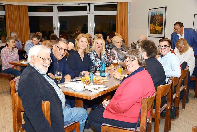 Volles Haus im Städtischen Saalbau Scharnhorst beim SPD-Herbstfest zum Goldjubiläum des Ortsvereins.