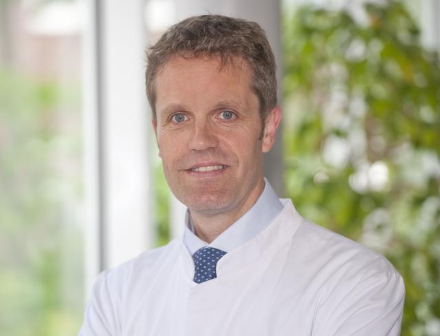 Chefarzt Prof. Dr. Stefan Möhlenkamp aus der Kardiologie referiert beim Herztag über die Ursachen von Herzerkrankungen.