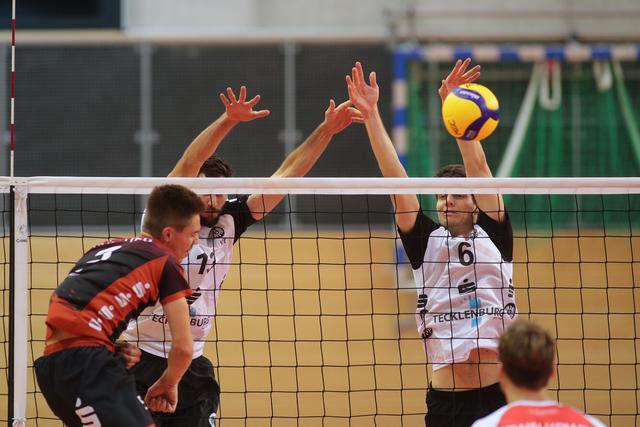 Oliver Staab und Andreas Tins blocken erfolgreich.