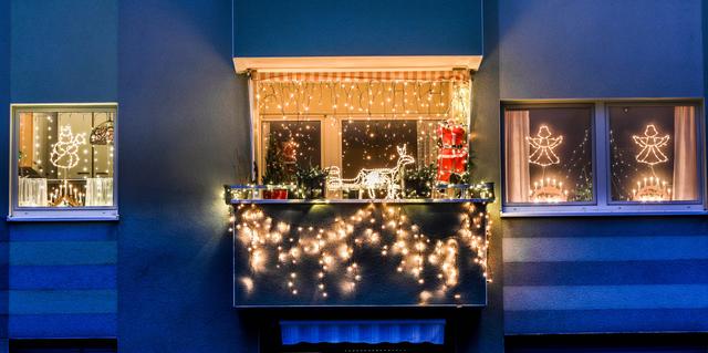 Anja Müller gewann beim letzten Mal für ihre „wunderschöne Szenerie aus Licht mit Sinn für Harmonie, weihnachtliche Traditionen und viel Liebe zum Detail“ den zweiten Preis.