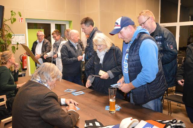 Die Autogramme von Josef „Jupp“ Kompalla und seiner Tochter Nicole waren ebenso gefragt wie Selfies.
