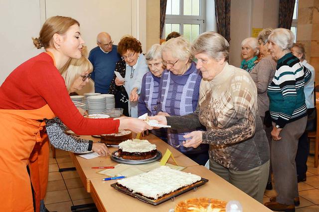 Ein schöne Auswahl leckerer selbstgebackener Kuchen gab es im Konrad-Saal beim Sonntagscafé der Gemeinde Vom Göttlichen Wort natürlich auch.