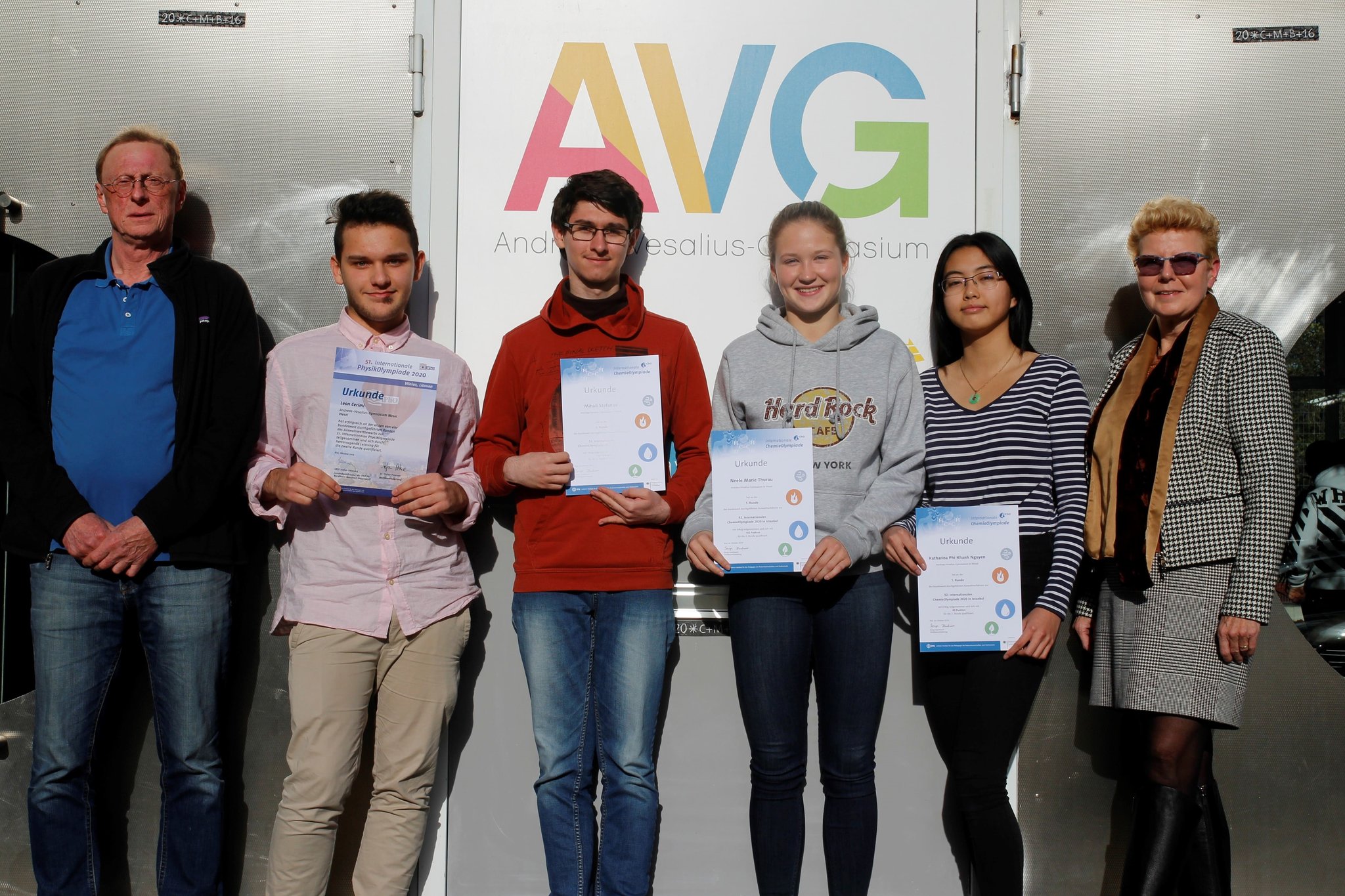 Erfolgreiche Schüler*innen des AVG bei Bundeswettbewerben Physik und Chemie - Lokalkompass.de