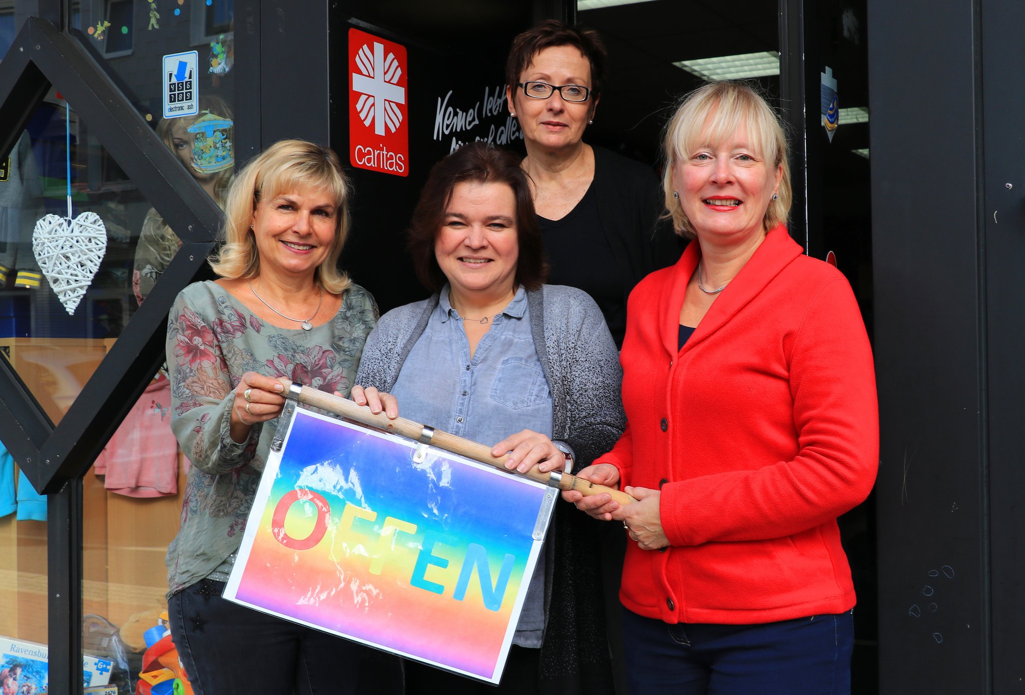 Caritas-Kinderland in Herten öffnet seine Pforten: Kinderjeans sind Mangelware - Herten - Lokalkompass.de