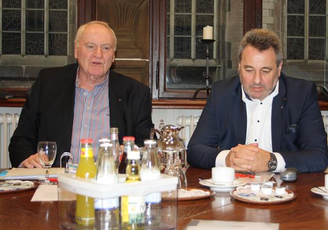 CDU-Fraktionsvorsitzender Rainer Enzweiler und SPD-Fraktionschef Bruno Sagurna (v.l.) sind überzeugt, dass ihre jetzt fünf Jahre bestehende Zusammenarbeit nachhaltig Früchte trägt.
Foto: Reiner Terhorst
