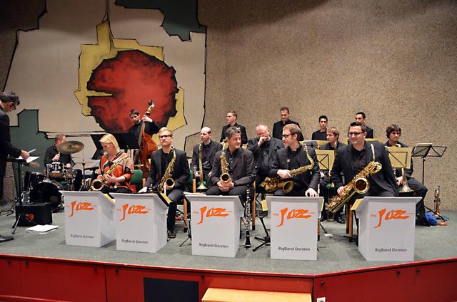 Auch in diesem Jahr gibt die BigBand Dorsten am zweiten Adventssonntag, 8. Dezember, um 19.00 Uhr im Forum der VHS ihr traditionelles vorweihnachtliches Heimspiel.