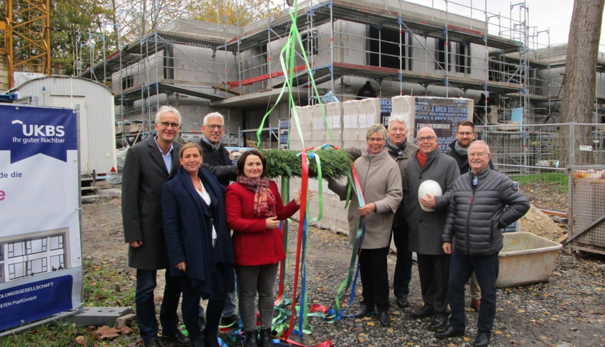 UKBS investiert in Neubau von Holzwickeder Kindertagesstätte: Die Richtkrone hängt - Lokalkompass.de