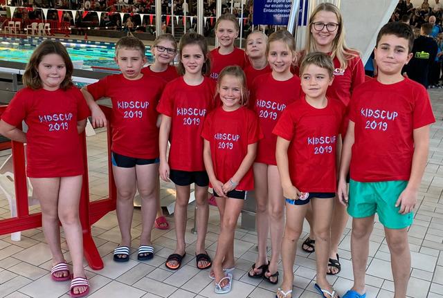 Das Team des SCD (v.l.n.r.): Lilly Palm, Philipp Tenrahm, Leah Heigenhauser, Ronja Tekolf, Ina Vahrenhorst, Mia Hülsemann, Moritz Böge, Trainerin Lea Torkler, Anes Ahmeti