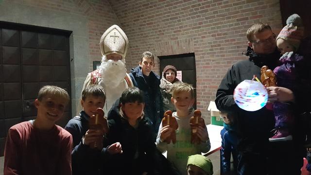 Freuen durften sich am Montag auch die Kinder aus Deuten über den Besuch vom heiligen Martin.