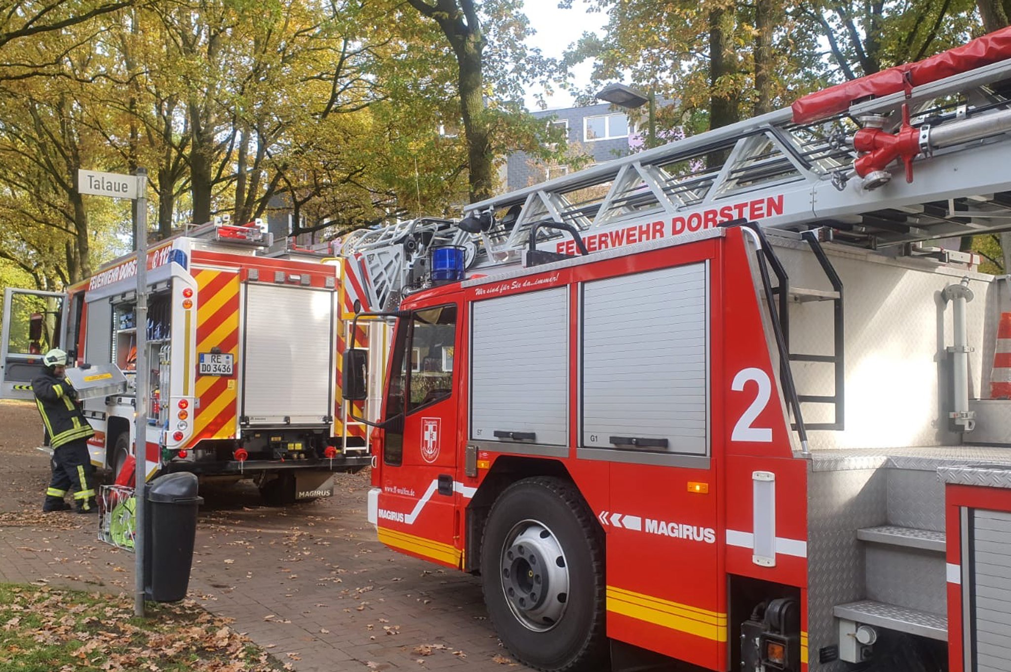 Feuerwehr löscht Brand in Küche: Rauchmelder und Nachbarn verhindern Wohnungsbrand - Lokalkompass.de