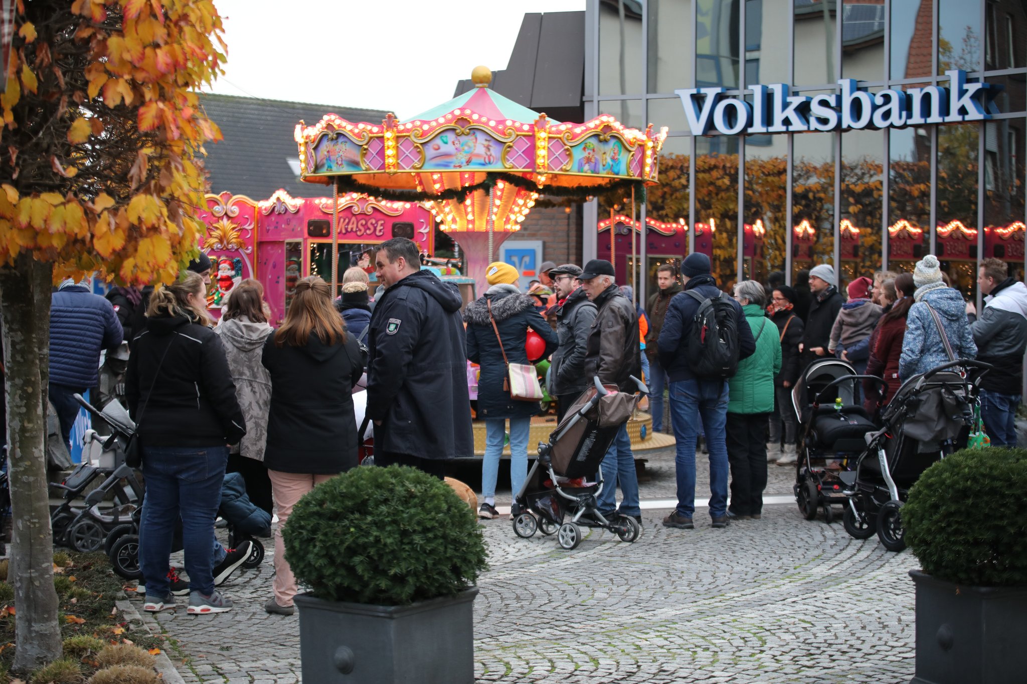 Volle Straßen und zufriedene Händler: Kerzensonntag in Dingden 2019 - Lokalkompass.de