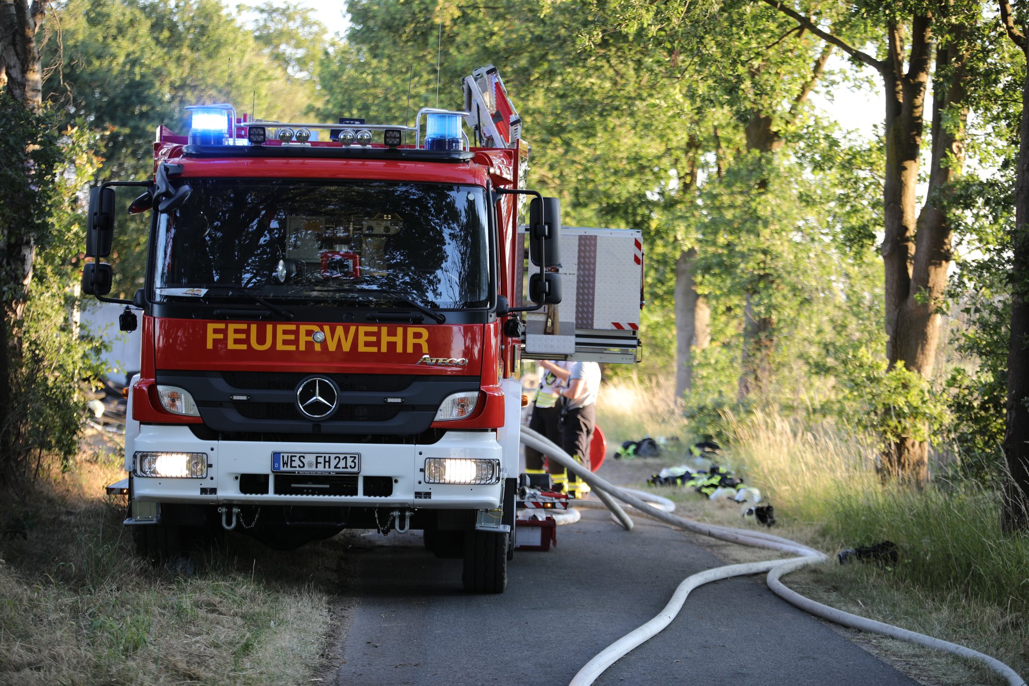 Zwei Brände - Polizei sucht Zeugen: Brandstiftung 100.000 Euro Schaden auf Bauernhof - Lokalkompass.de