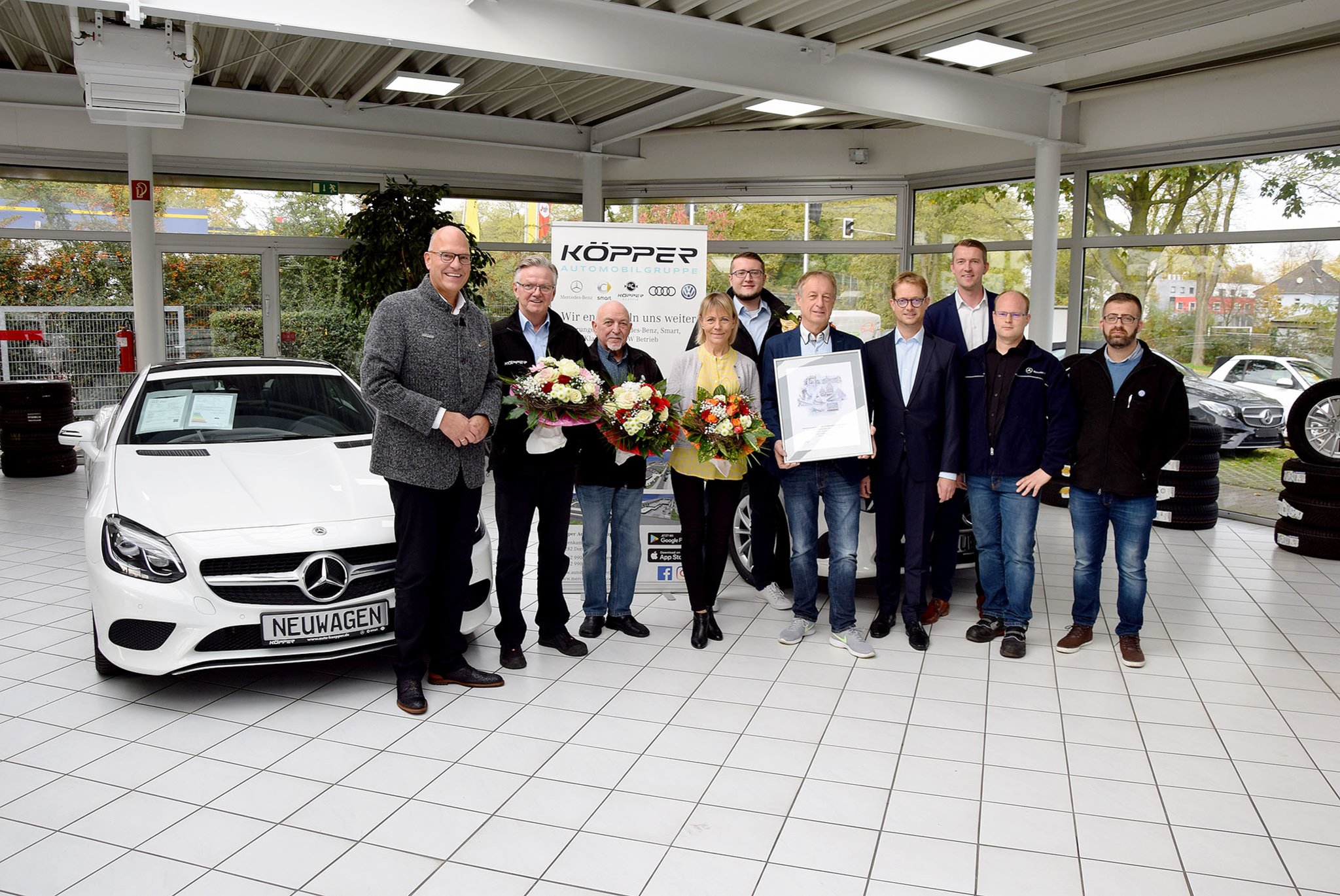Urkunden Und Blumen Mitarbeiter Feiern Jubilaen In Den Autohausern Der Kopper Gruppe Dorsten