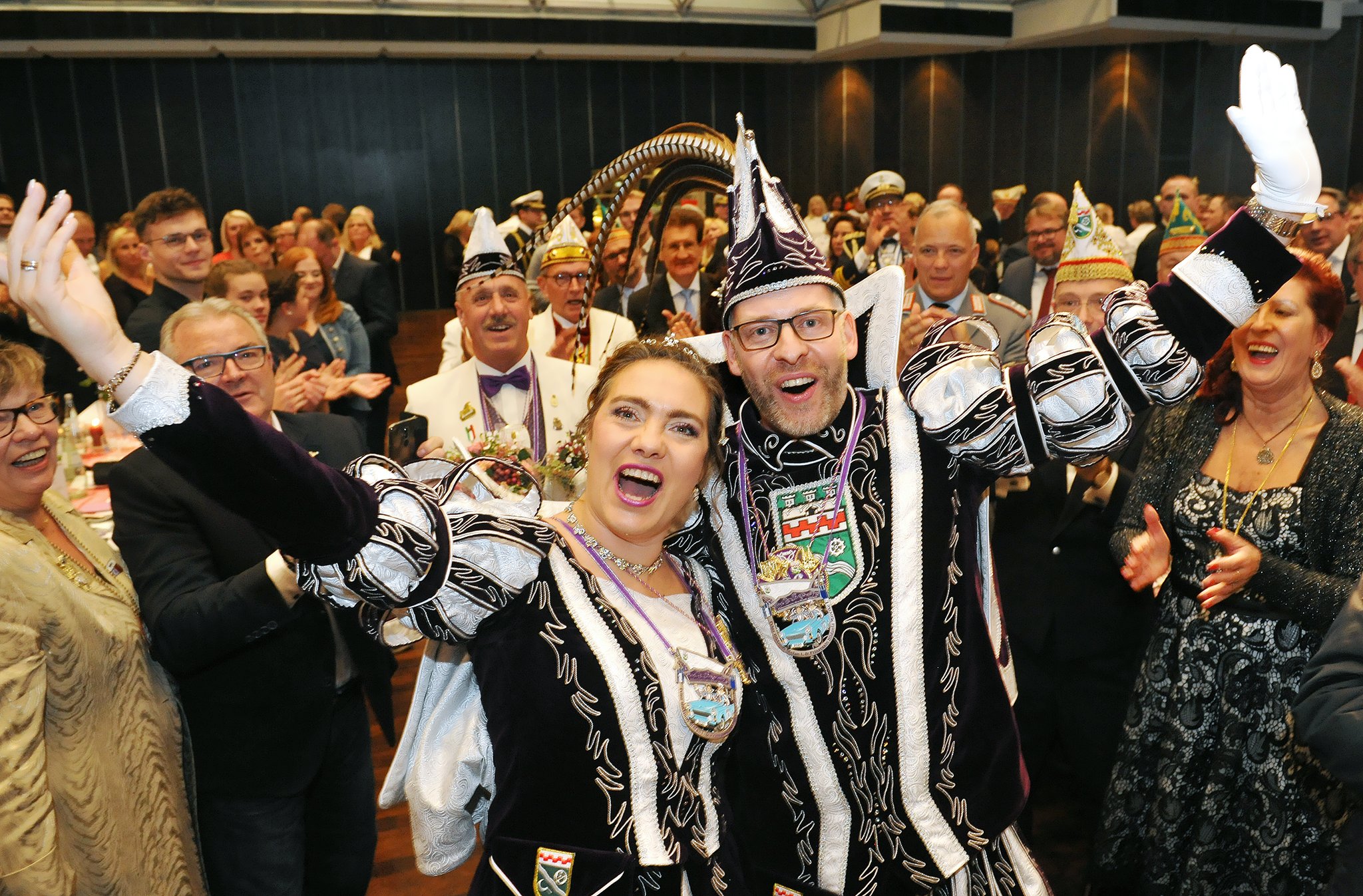 Hilden feiert neue Prinzenpaare: Super Stimmung bei Proklamation - Hilden - Lokalkompass.de
