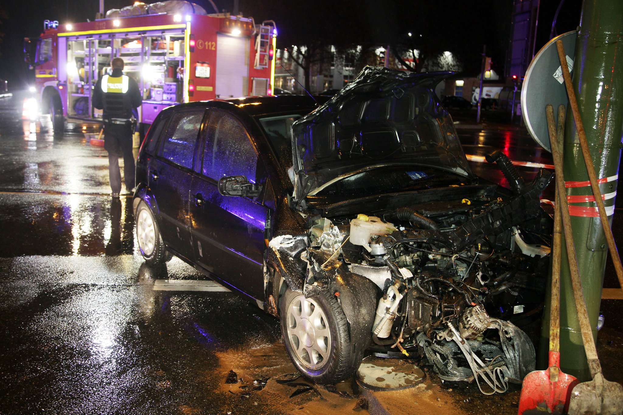 Auto prallt in Rettungswagen im Einsatz - Lünen - Lokalkompass.de