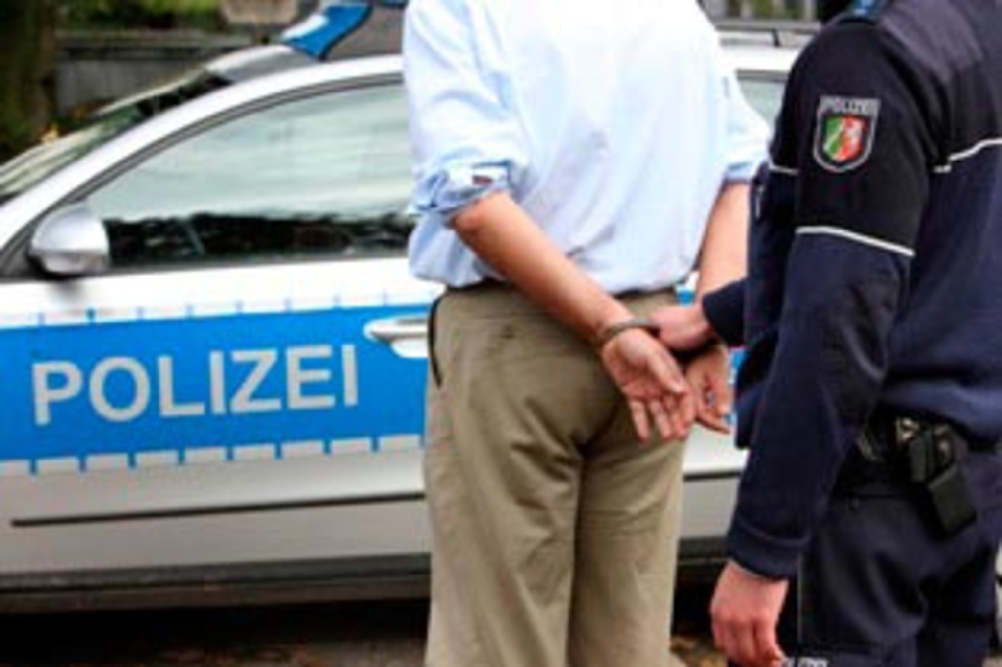 Widerstand bei Polizeieinsatz in Schwelm: Alkoholisierter Mann greift Polizisten an - Schwelm - Lokalkompass.de
